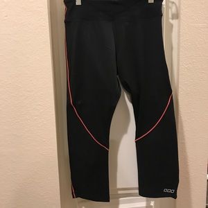 Lorna Jane cropped pants